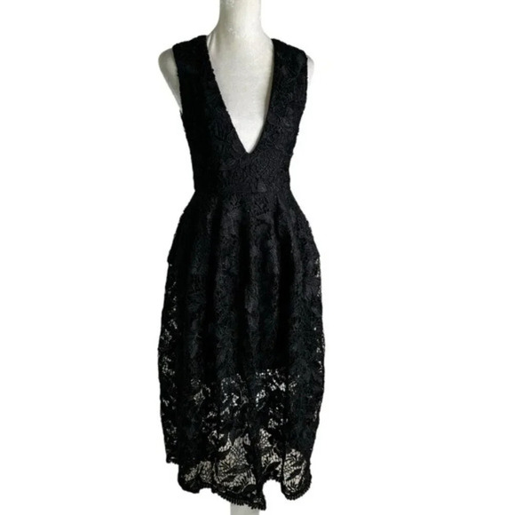 Nicholas Deep V Neck Floral Lace Midi Dress Black Size 0 - Picture 5 of 12